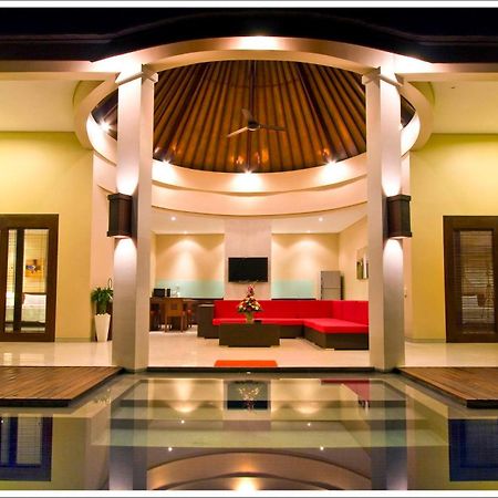 Oval Villa Bali Seminyak Esterno foto