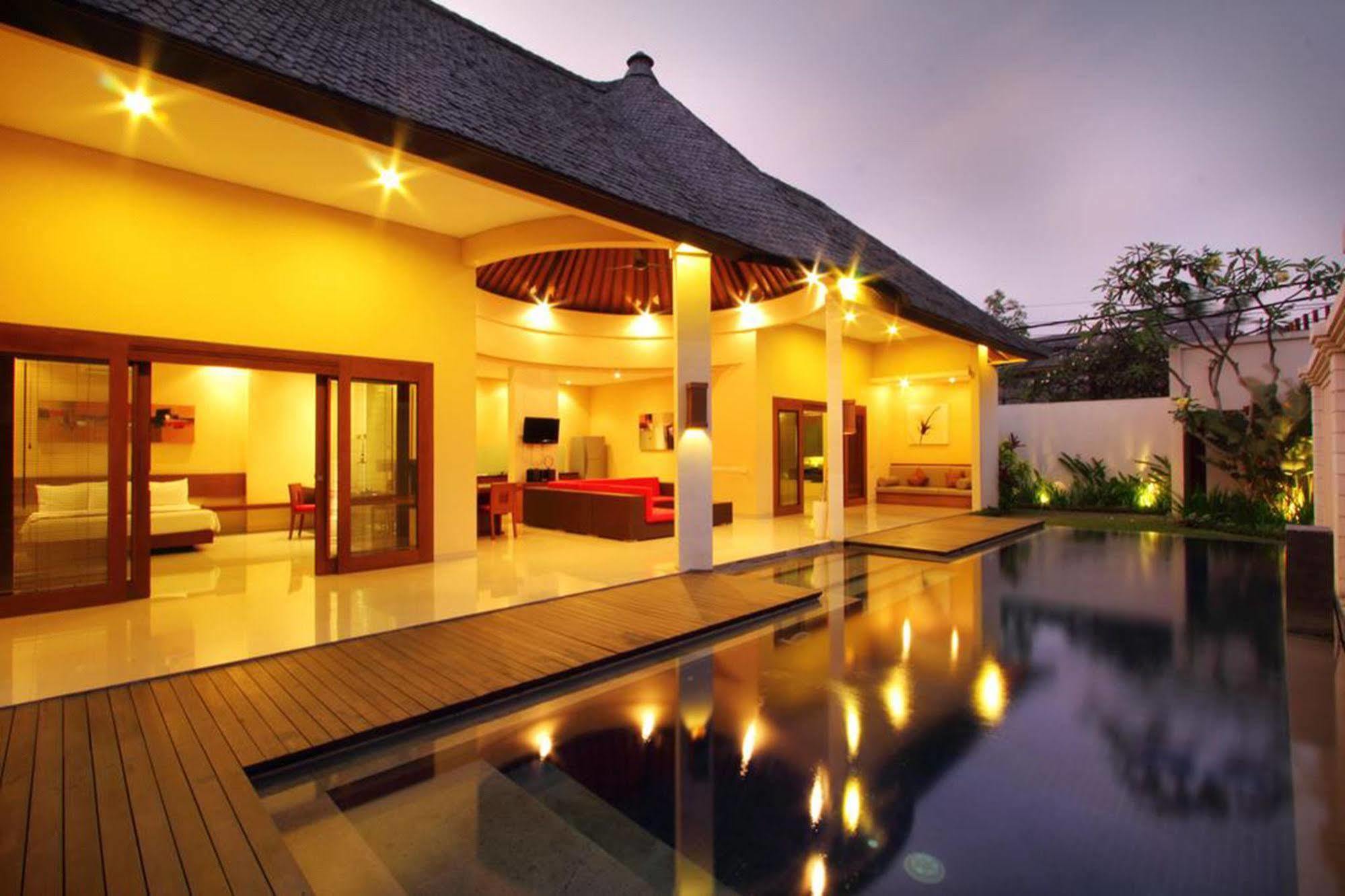 Oval Villa Bali Seminyak Esterno foto