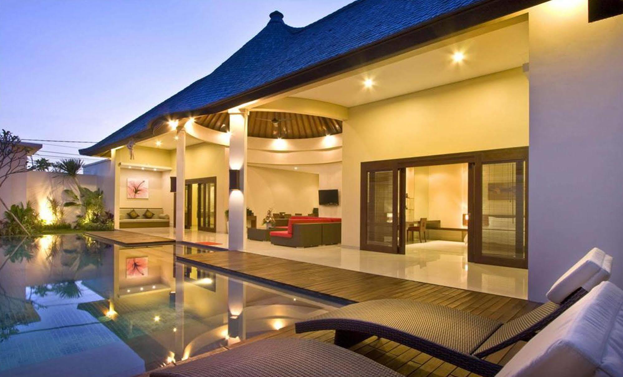 Oval Villa Bali Seminyak Esterno foto